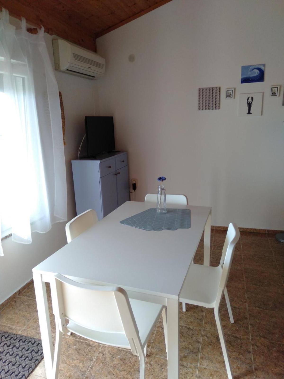 Little Heaven On Earth - Apartmani Martina Vlašići Bagian luar foto